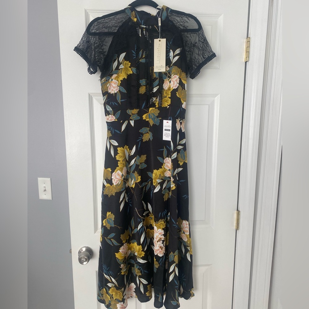 Liquorish Lace sleeve midi dress- Size 4 New with Tags